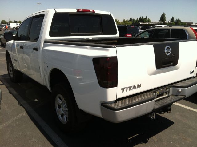 Nissan Titan 2005 photo 2