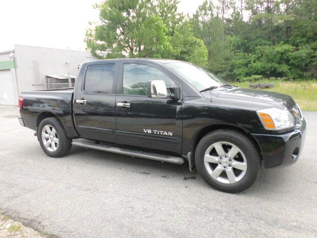 Nissan Titan 2005 photo 2