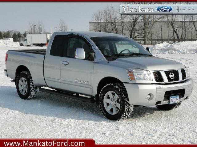 Nissan Titan 2005 photo 2