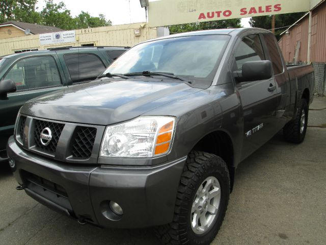 Nissan Titan 4dr Eddie Bauer SUV Pickup Truck