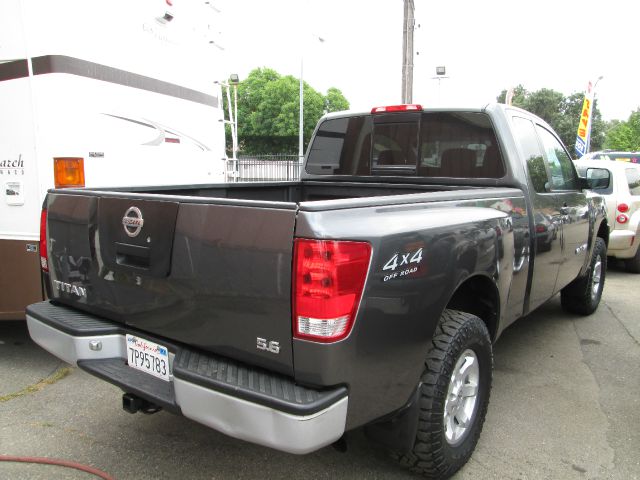 Nissan Titan 2005 photo 1