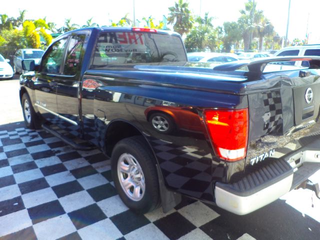 Nissan Titan 2005 photo 2