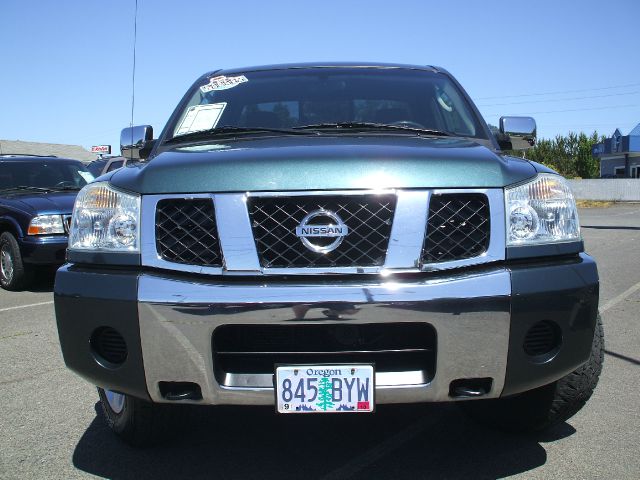 Nissan Titan SE 2WD Pickup Truck