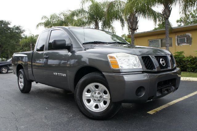 Nissan Titan 2005 photo 2