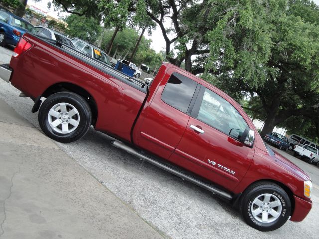 Nissan Titan 2005 photo 2