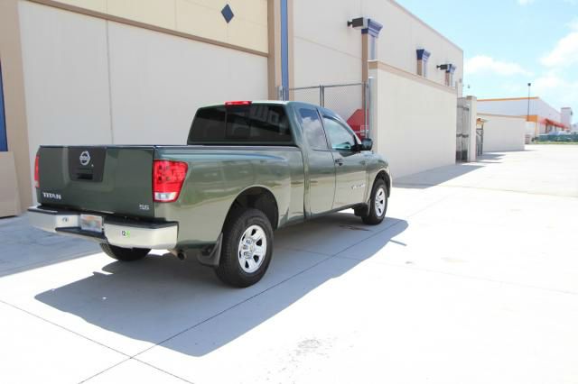 Nissan Titan 2005 photo 2