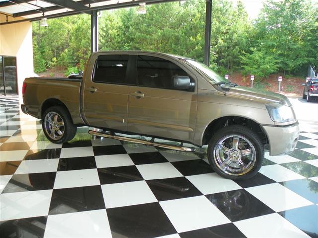 Nissan Titan 2006 photo 2