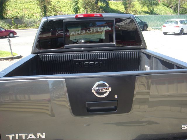 Nissan Titan SE 2WD Pickup Truck