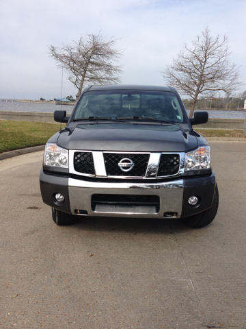 Nissan Titan SE 2WD Pickup Truck