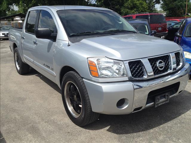 Nissan Titan SLE Z71 Crew Cab Short Bed 4X4 Pickup Truck