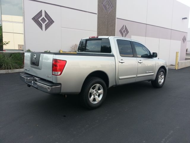 Nissan Titan SLE Z71 Crew Cab Short Bed 4X4 Pickup Truck