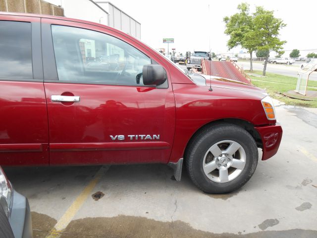 Nissan Titan SLE Z71 Crew Cab Short Bed 4X4 Pickup Truck