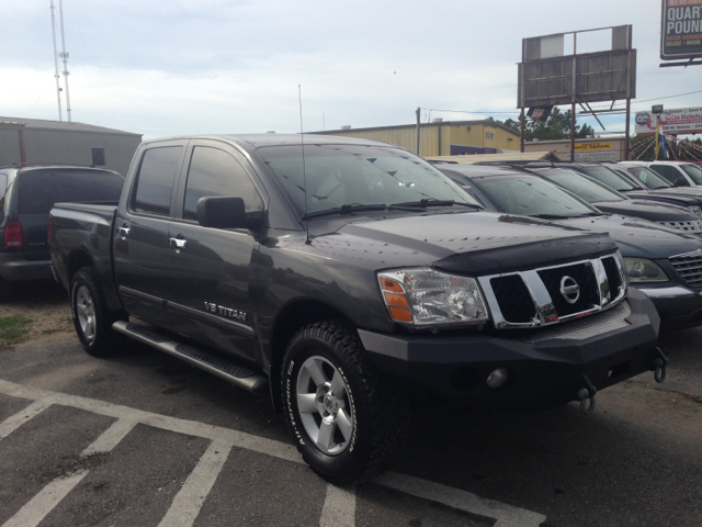 Nissan Titan SLE Z71 Crew Cab Short Bed 4X4 Pickup Truck