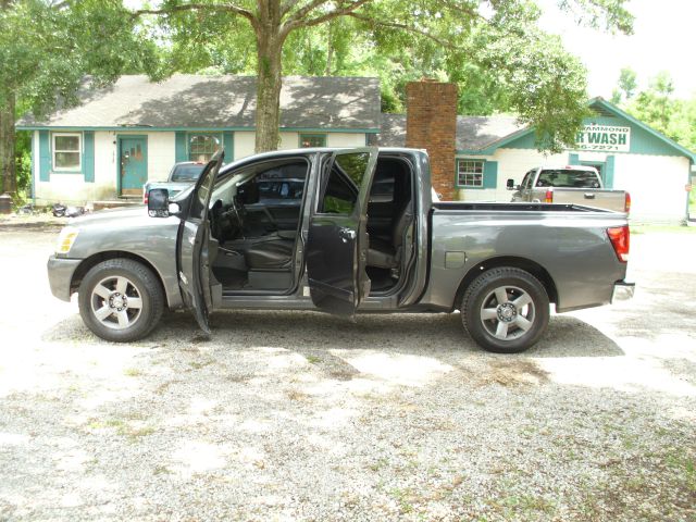 Nissan Titan SLE Z71 Crew Cab Short Bed 4X4 Pickup Truck