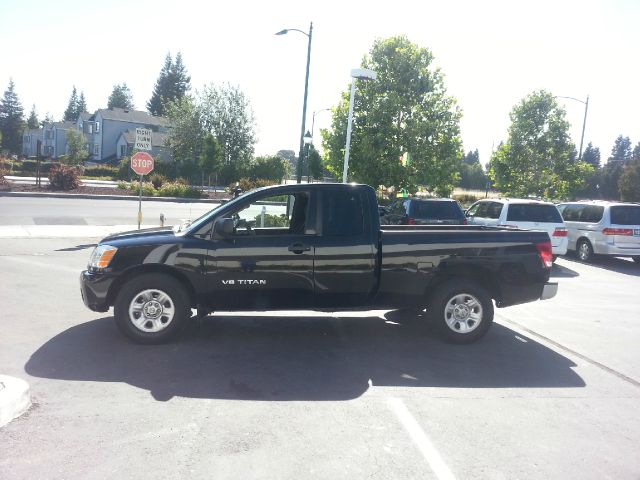 Nissan Titan SE 2WD Pickup Truck