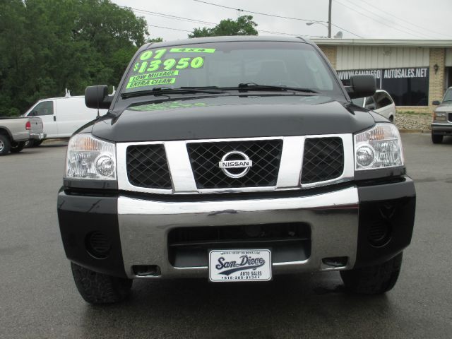 Nissan Titan SE 2WD Pickup Truck