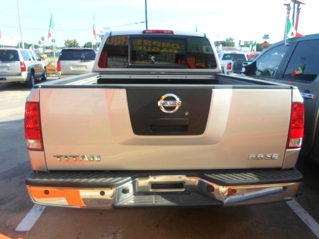 Nissan Titan SLE Z71 Crew Cab Short Bed 4X4 Pickup Truck