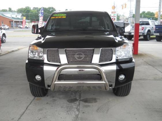 Nissan Titan GLS Touring A/T Pickup Truck