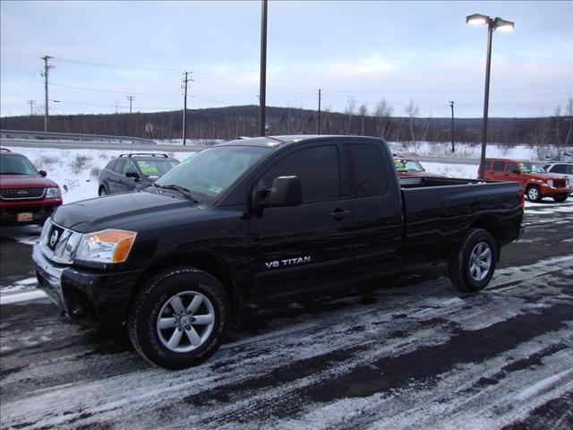 Nissan Titan SE Pickup