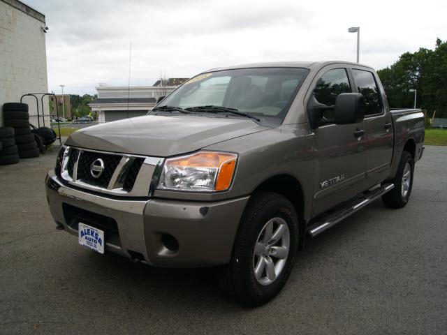 Nissan Titan SLT EXT CAB 4X2 Pickup