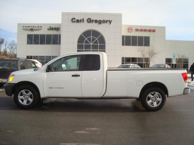 Nissan Titan SE Pickup