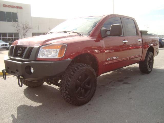 Nissan Titan SE Pickup