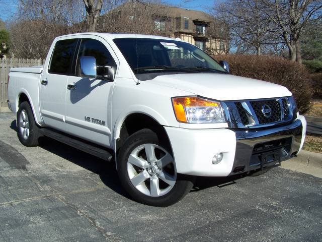 Nissan Titan 2500 High Roof 158 WB Pickup