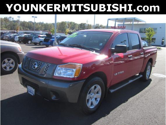 Nissan Titan SE Pickup