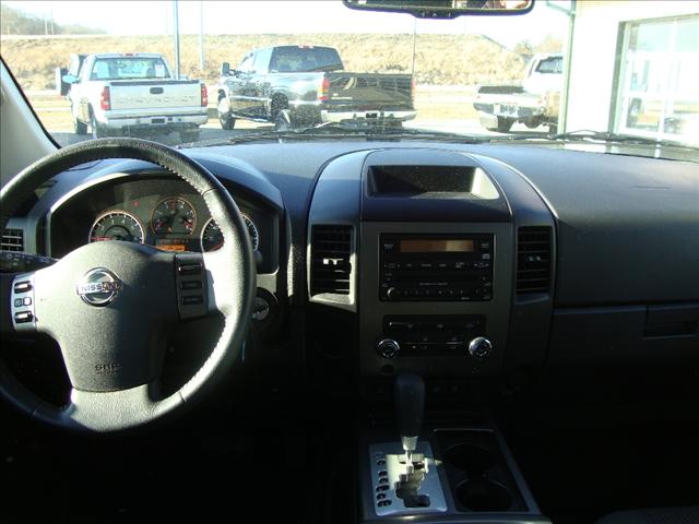 Nissan Titan 2010 photo 4