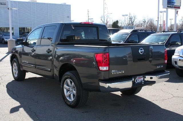 Nissan Titan 2010 photo 3