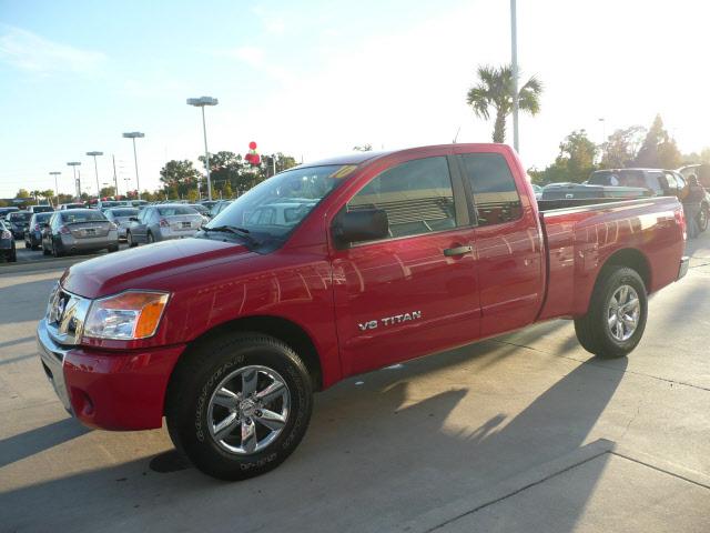 Nissan Titan 2010 photo 1