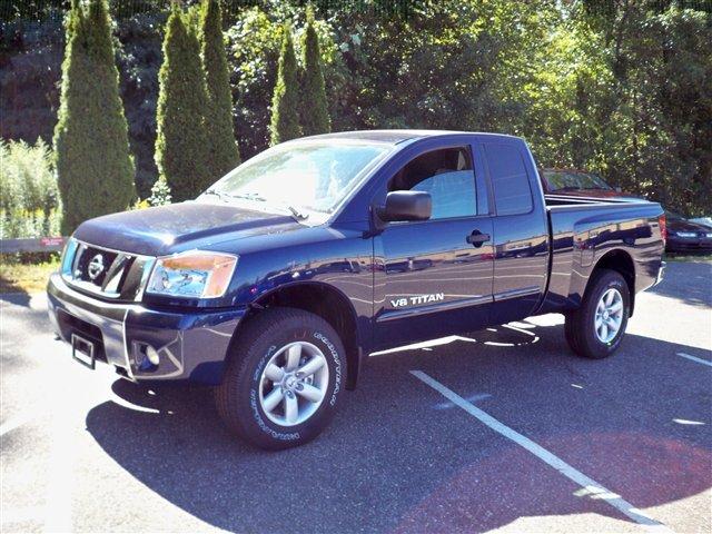 Nissan Titan SE Pickup