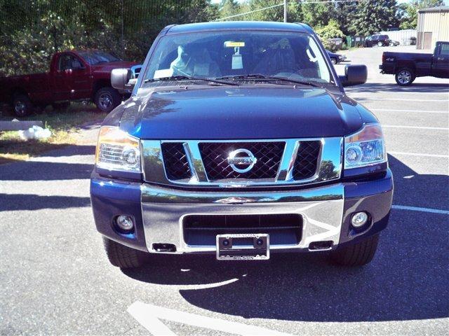 Nissan Titan 2010 photo 2