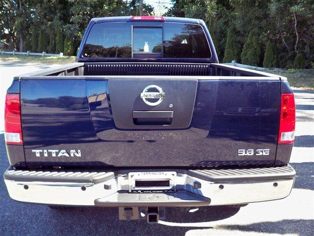 Nissan Titan 2010 photo 1