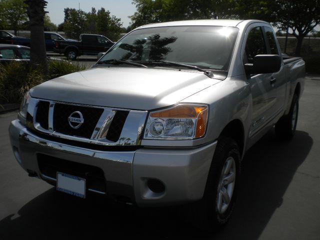 Nissan Titan SE Touring Pickup