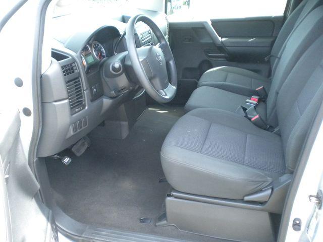 Nissan Titan 2010 photo 1