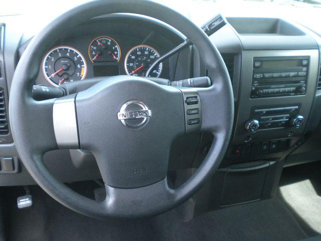 Nissan Titan 2010 photo 2