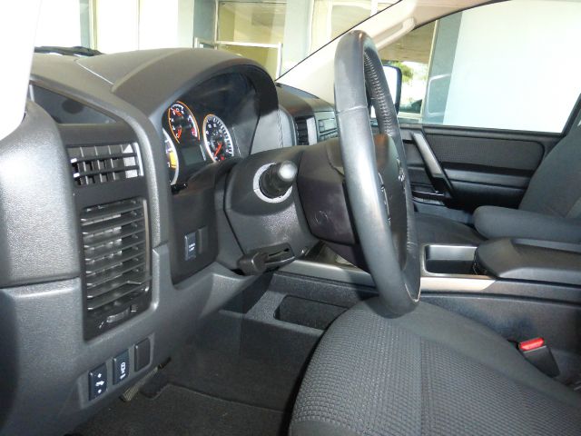 Nissan Titan 2010 photo 20