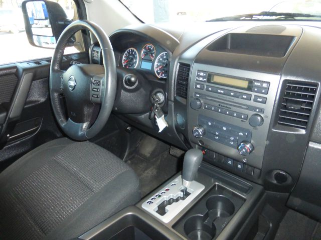 Nissan Titan 2010 photo 21