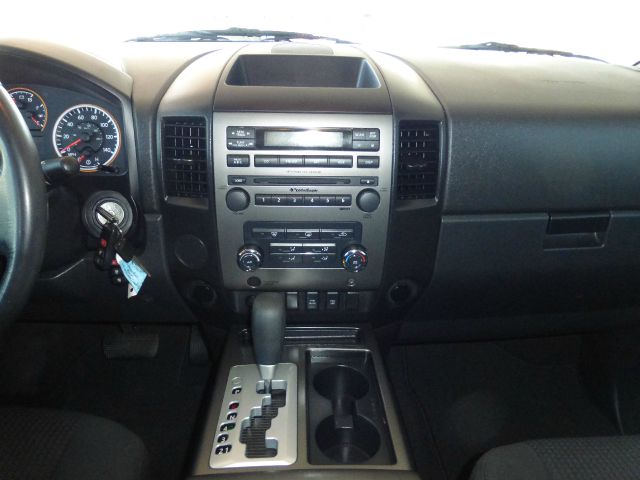 Nissan Titan 2010 photo 25