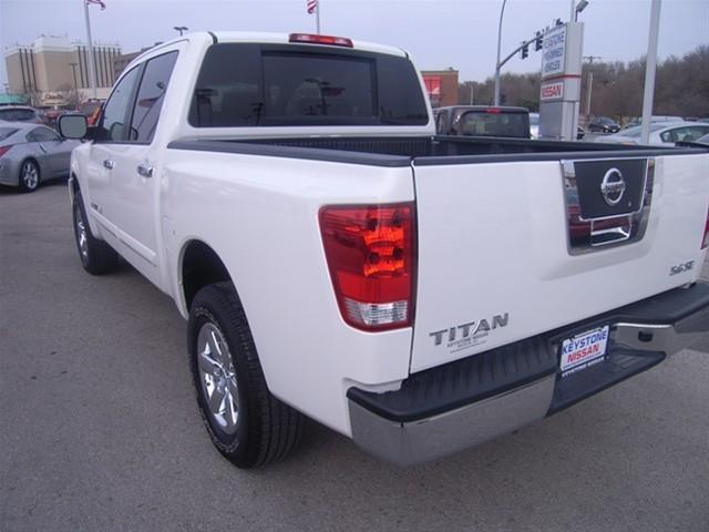 Nissan Titan 2010 photo 2