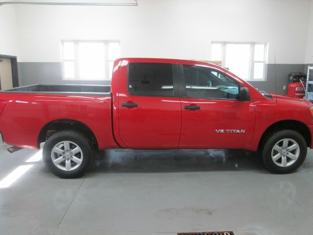 Nissan Titan 2010 photo 2