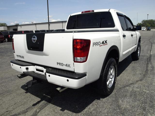 Nissan Titan 2010 photo 19