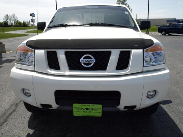 Nissan Titan 2010 photo 20