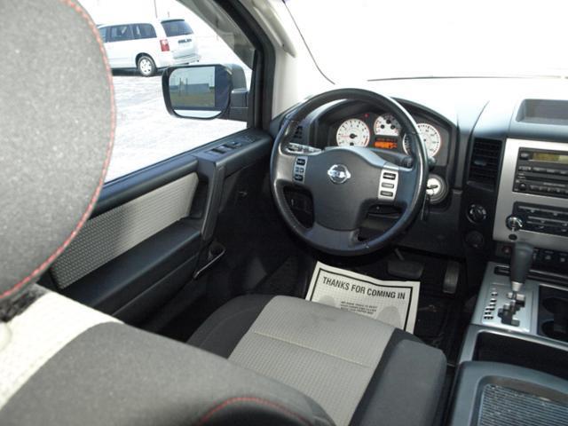 Nissan Titan 2010 photo 9