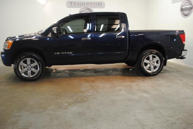 Nissan Titan 2010 photo 10