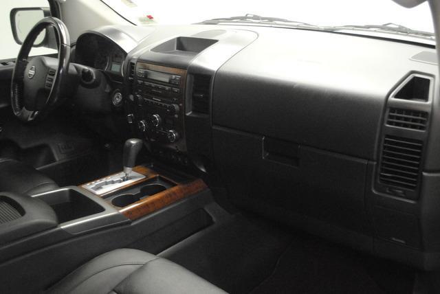 Nissan Titan 2010 photo 4