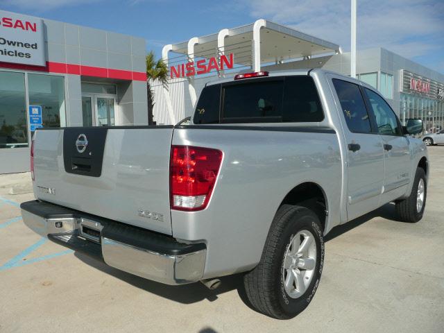 Nissan Titan 2010 photo 1