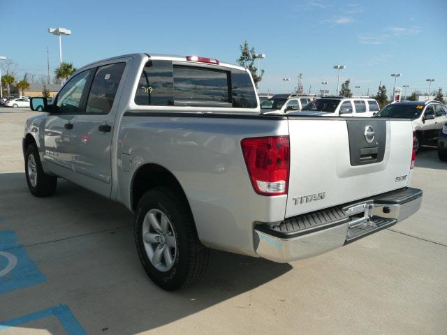 Nissan Titan 2010 photo 2