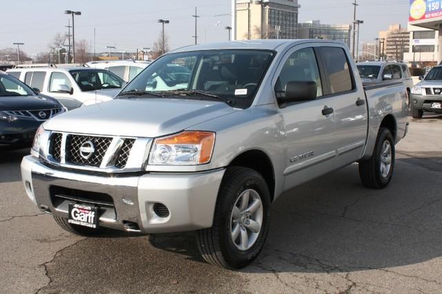 Nissan Titan 2010 photo 2